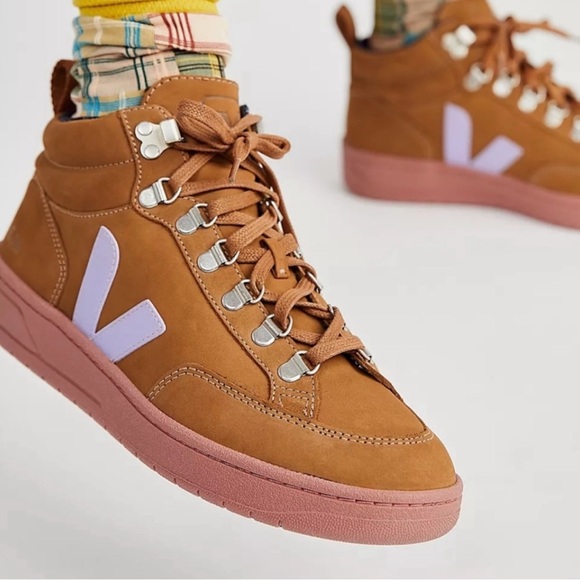 Veja - Roraima Nubuck High-Top Sneakers in Brown and Lavande - Picture 2 of 9
